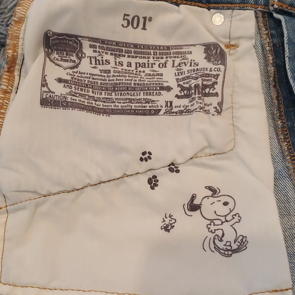 Levis Yellow tag Snoopy Shorts - Picture 5 of 8